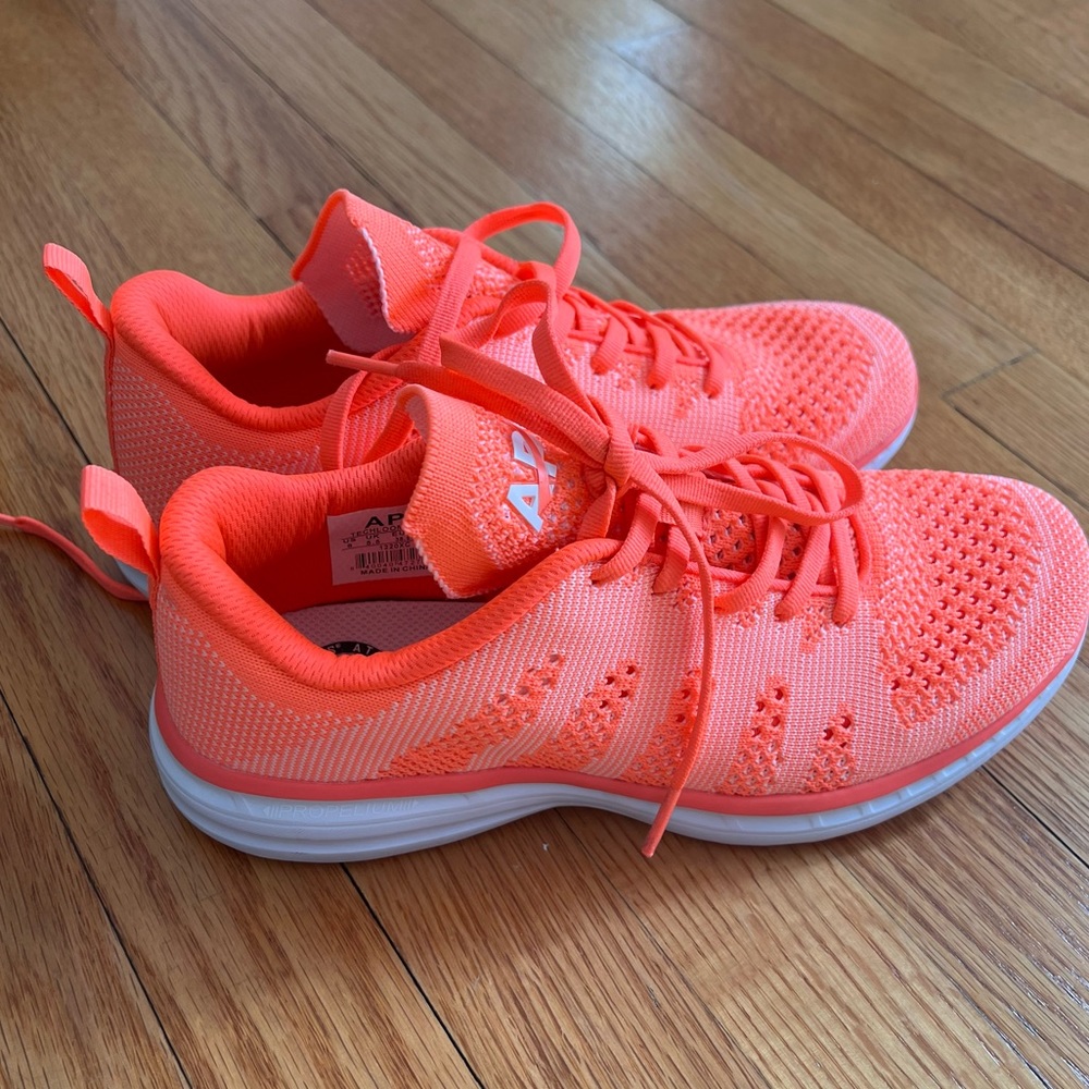 APL Techloom Pro Sneakers in Magenta Pink